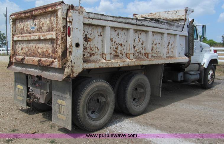image for item C2402 1989 International F2554 tandem axle dump truck