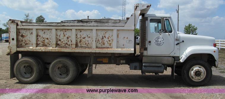image for item C2402 1989 International F2554 tandem axle dump truck