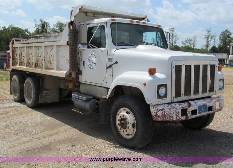 image for item C2402 1989 International F2554 tandem axle dump truck