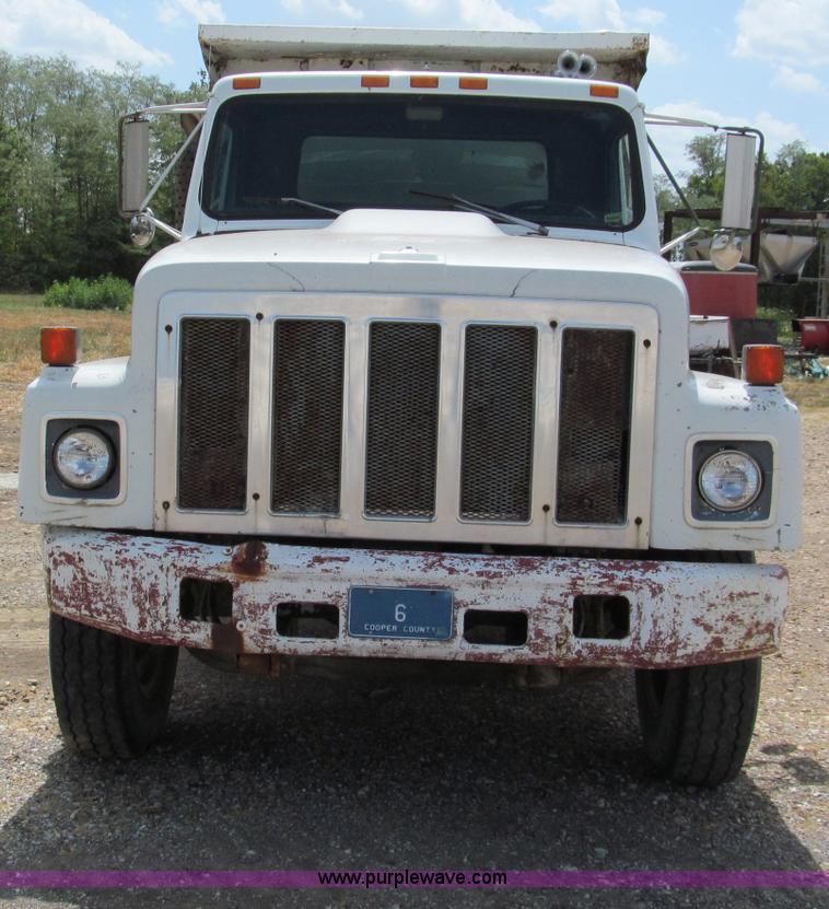 image for item C2402 1989 International F2554 tandem axle dump truck