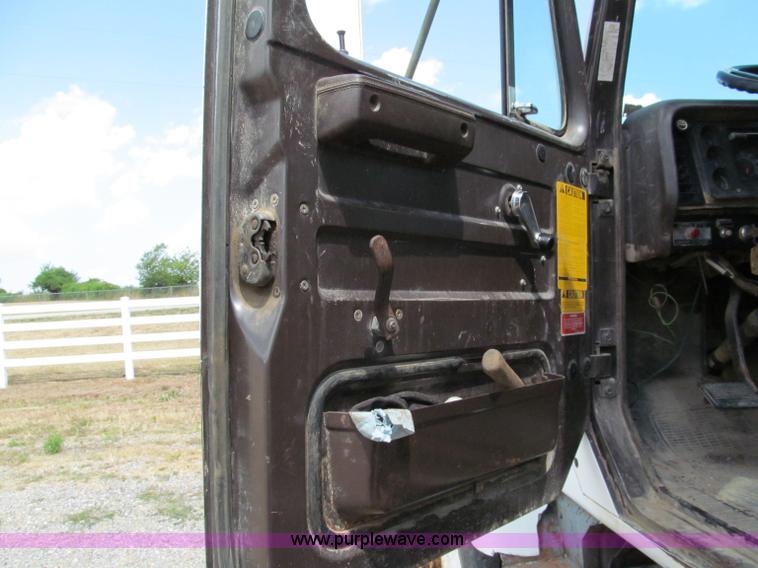 image for item C2402 1989 International F2554 tandem axle dump truck