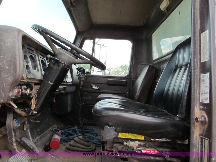 image for item C2402 1989 International F2554 tandem axle dump truck