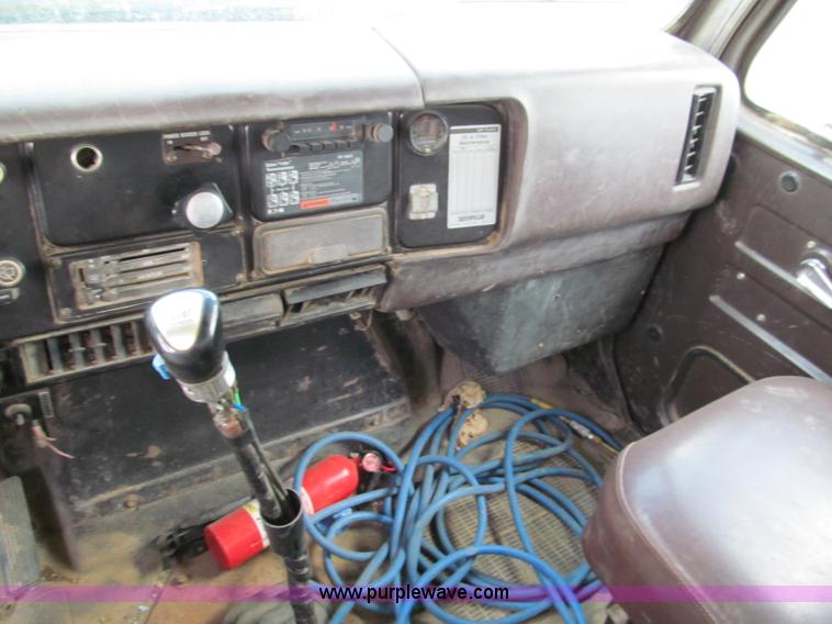 image for item C2402 1989 International F2554 tandem axle dump truck