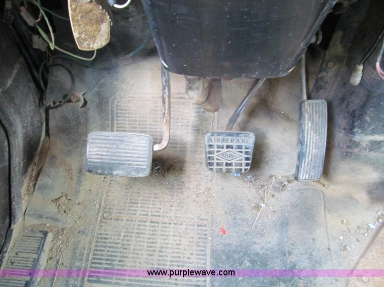 image for item C2402 1989 International F2554 tandem axle dump truck