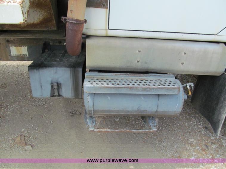 image for item C2402 1989 International F2554 tandem axle dump truck