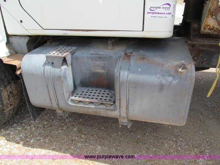 image for item C2402 1989 International F2554 tandem axle dump truck