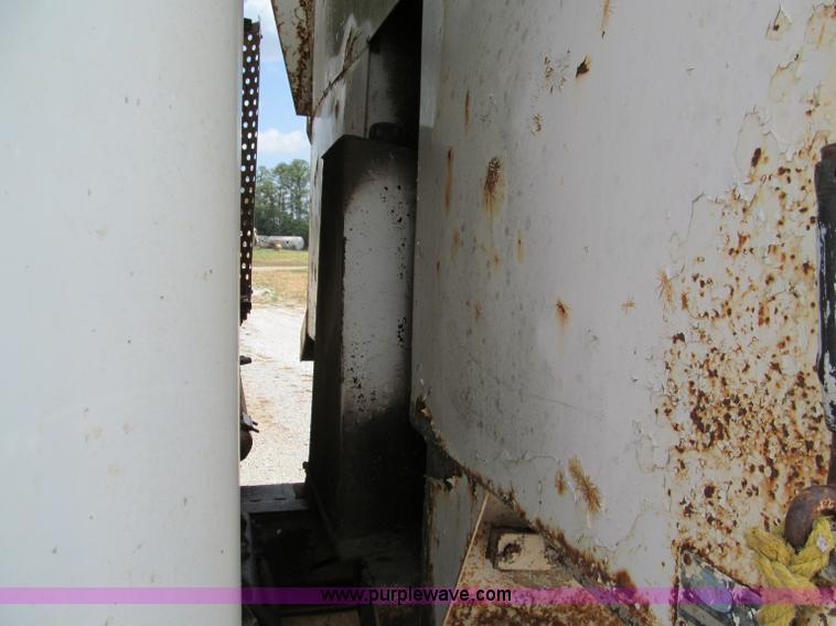 image for item C2402 1989 International F2554 tandem axle dump truck