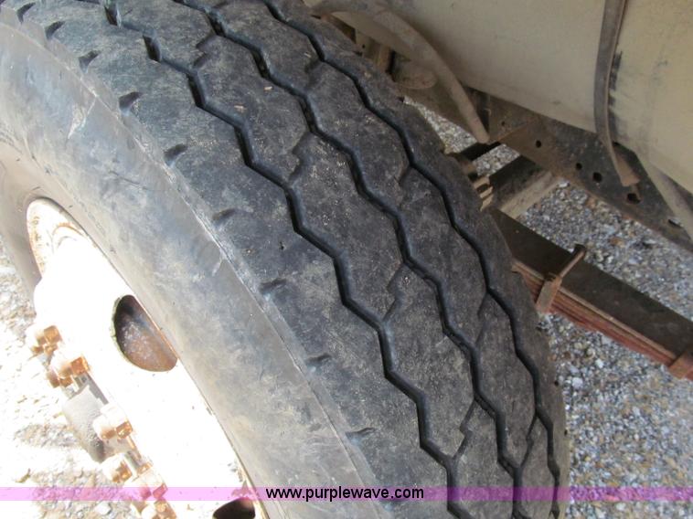 image for item C2402 1989 International F2554 tandem axle dump truck