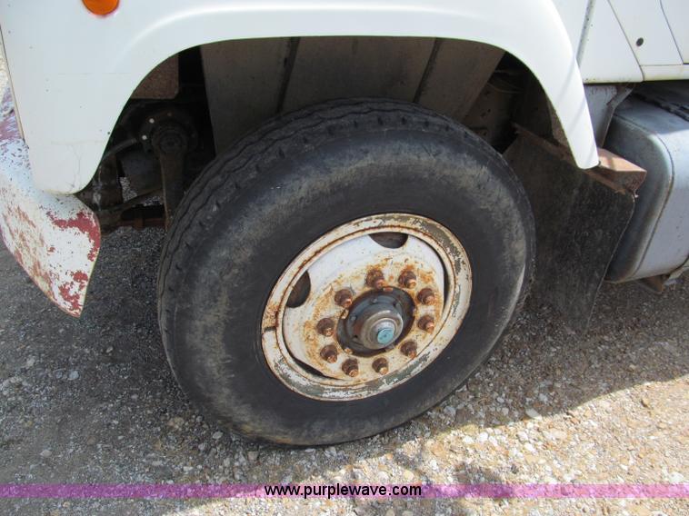 image for item C2402 1989 International F2554 tandem axle dump truck