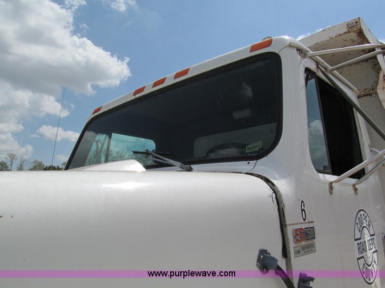 image for item C2402 1989 International F2554 tandem axle dump truck