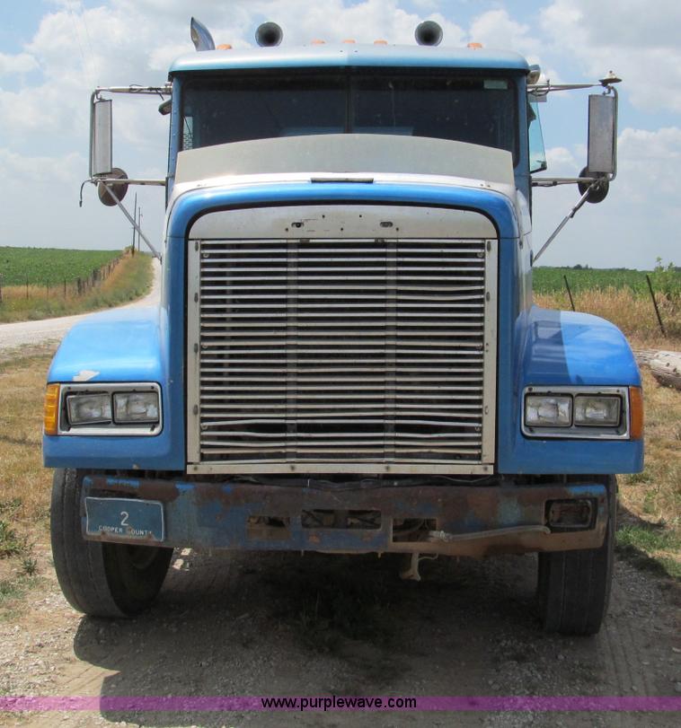 image for item C2405 1989 Freightliner FLD dump truck