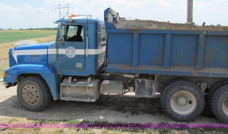 image for item C2405 1989 Freightliner FLD dump truck