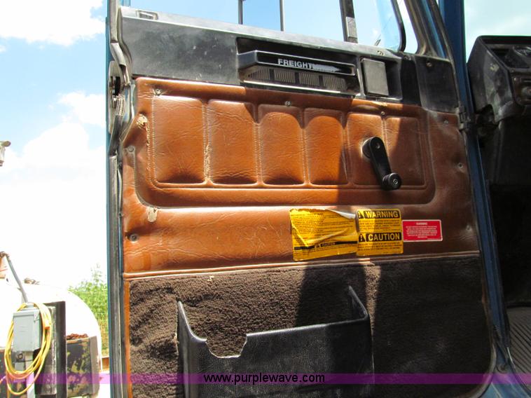 image for item C2405 1989 Freightliner FLD dump truck