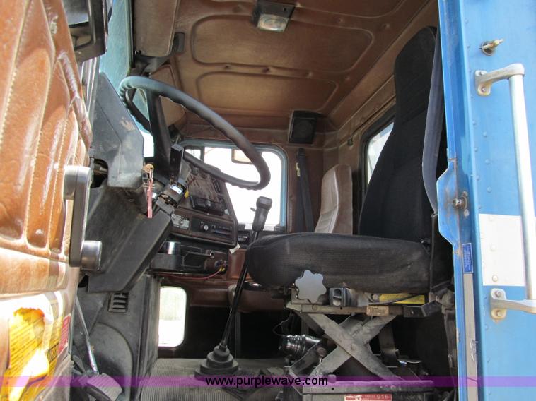 image for item C2405 1989 Freightliner FLD dump truck