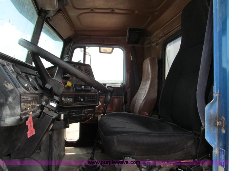 image for item C2405 1989 Freightliner FLD dump truck