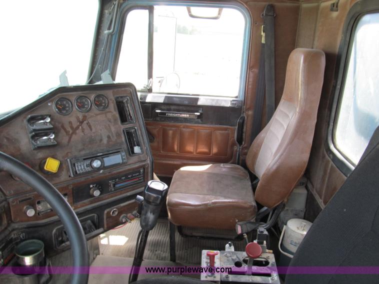 image for item C2405 1989 Freightliner FLD dump truck