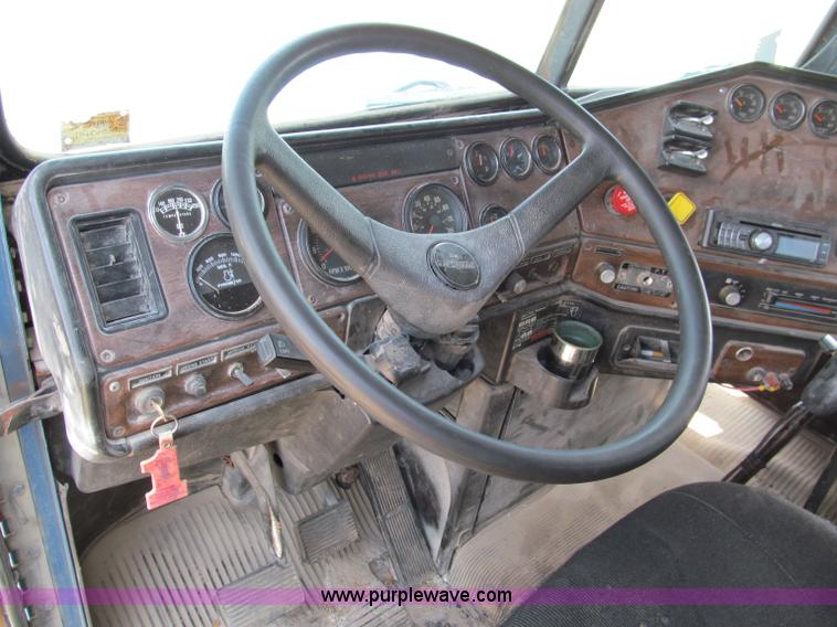 image for item C2405 1989 Freightliner FLD dump truck