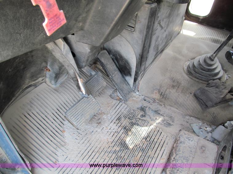 image for item C2405 1989 Freightliner FLD dump truck