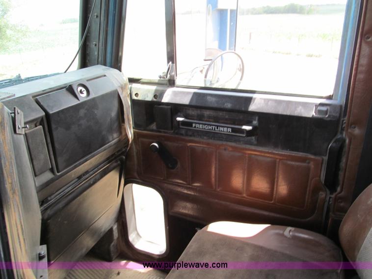 image for item C2405 1989 Freightliner FLD dump truck