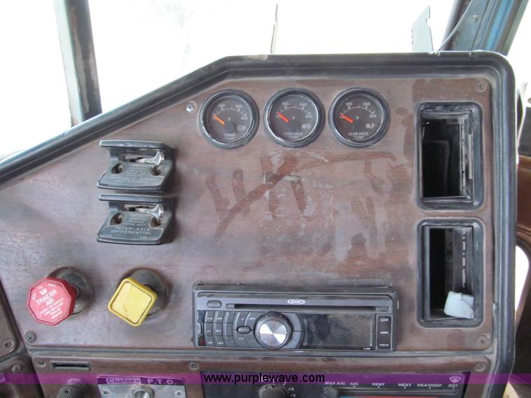 image for item C2405 1989 Freightliner FLD dump truck