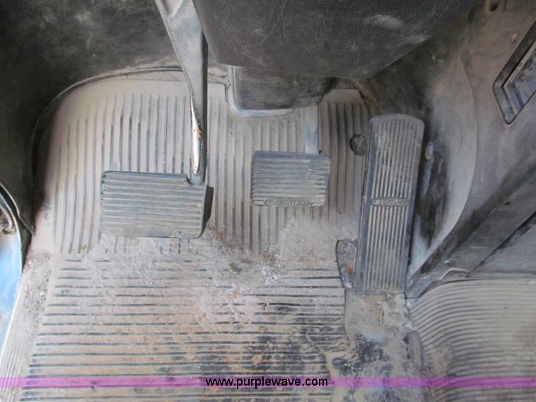 image for item C2405 1989 Freightliner FLD dump truck