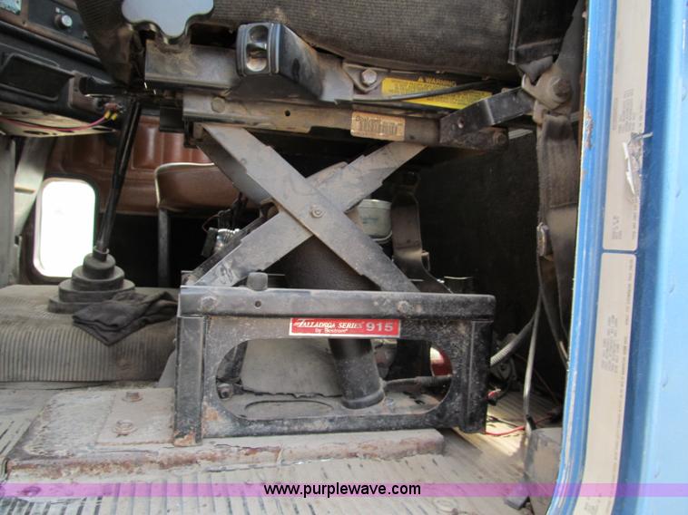 image for item C2405 1989 Freightliner FLD dump truck