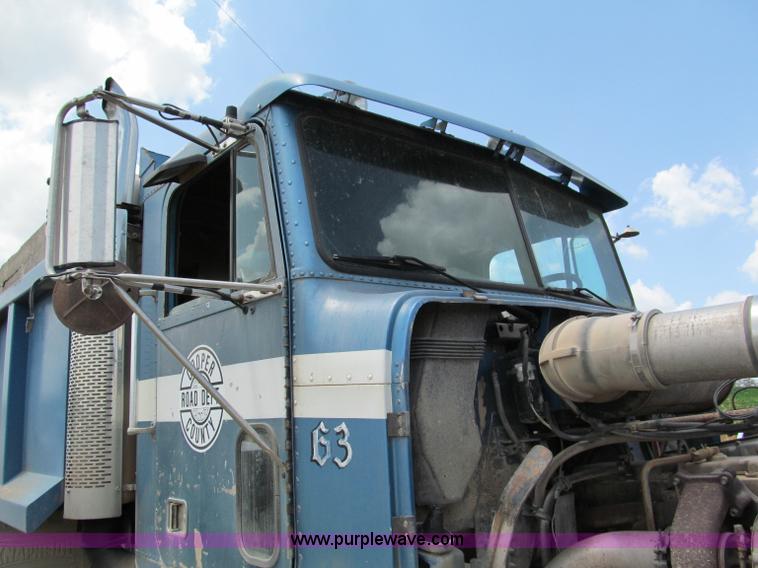image for item C2405 1989 Freightliner FLD dump truck