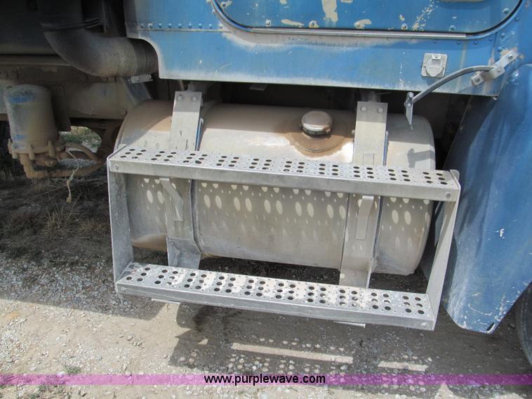 image for item C2405 1989 Freightliner FLD dump truck