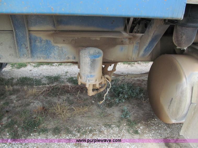 image for item C2405 1989 Freightliner FLD dump truck