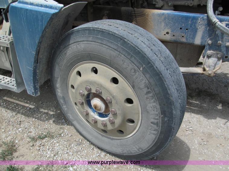 image for item C2405 1989 Freightliner FLD dump truck