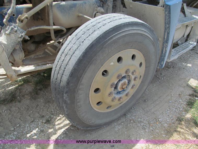 image for item C2405 1989 Freightliner FLD dump truck