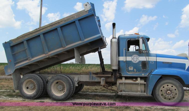 image for item C2405 1989 Freightliner FLD dump truck
