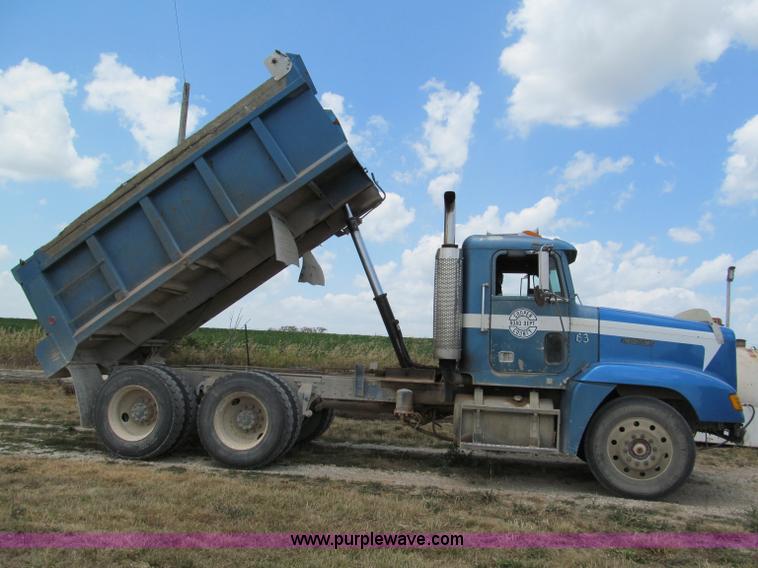 image for item C2405 1989 Freightliner FLD dump truck