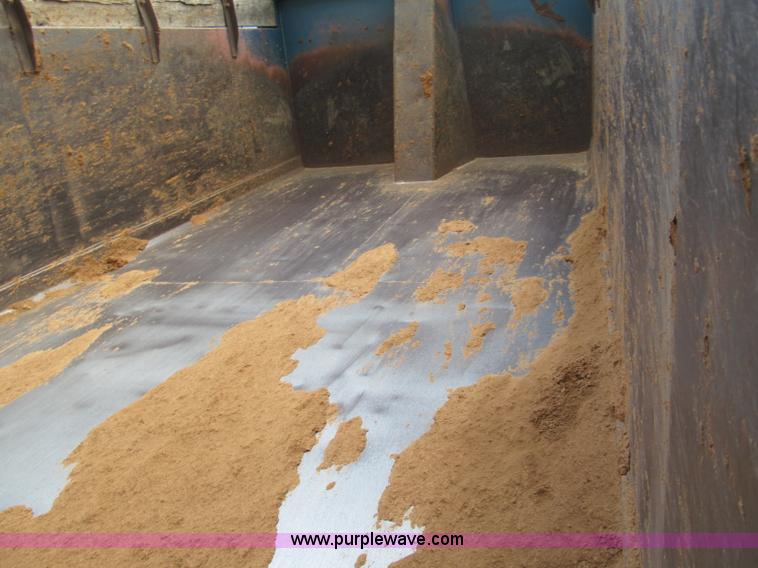 image for item C2405 1989 Freightliner FLD dump truck