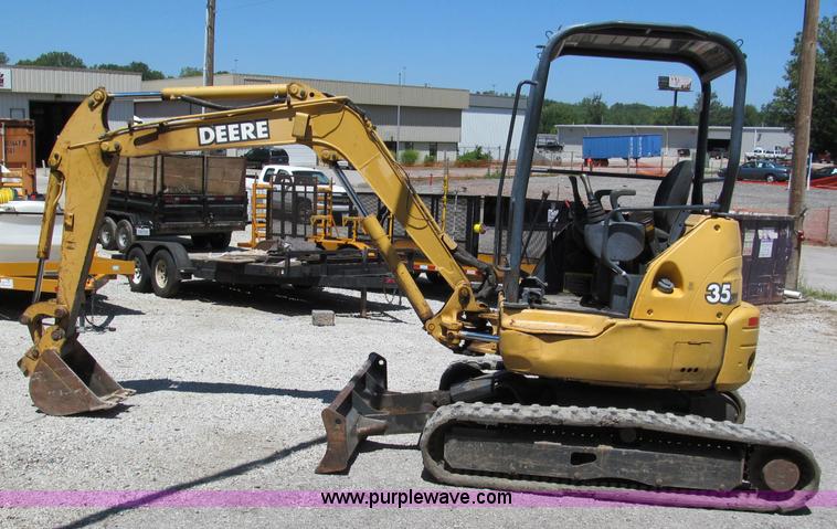 image for item C2424 2001 John Deere 35ZTS compact excavator