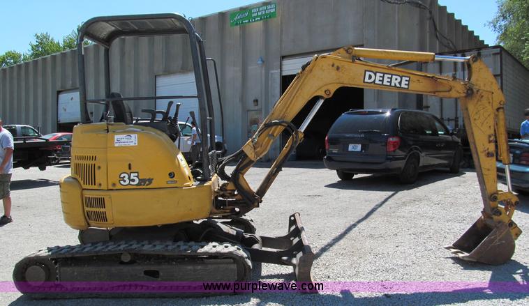 image for item C2424 2001 John Deere 35ZTS compact excavator