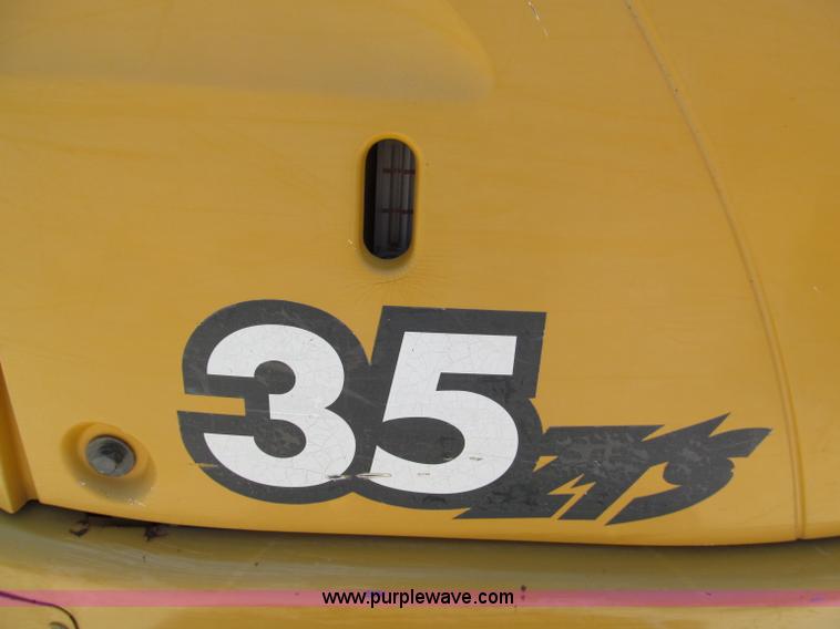 image for item C2424 2001 John Deere 35ZTS compact excavator