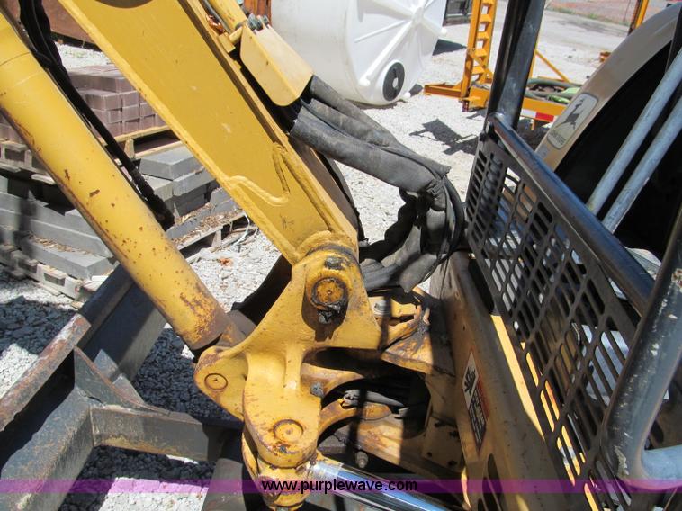 image for item C2424 2001 John Deere 35ZTS compact excavator