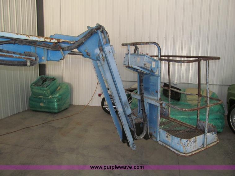 image for item C2437 1997 Genie Z-34/22 electric boom lift