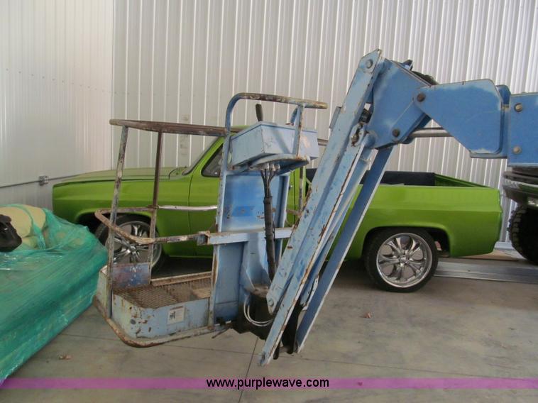 image for item C2437 1997 Genie Z-34/22 electric boom lift