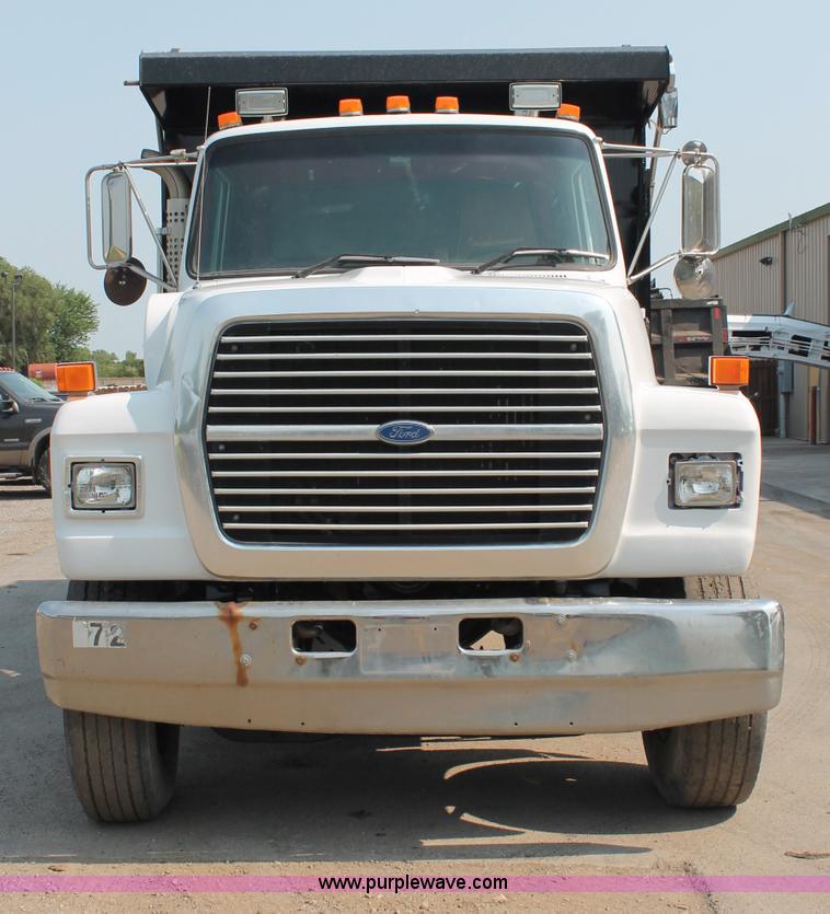 image for item C2601 1997 Ford LT8000F dump truck