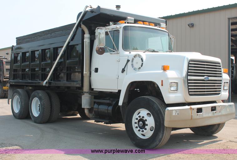 image for item C2601 1997 Ford LT8000F dump truck