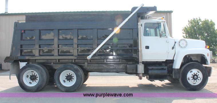 image for item C2601 1997 Ford LT8000F dump truck