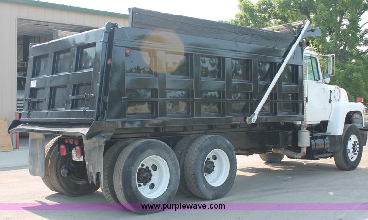 image for item C2601 1997 Ford LT8000F dump truck