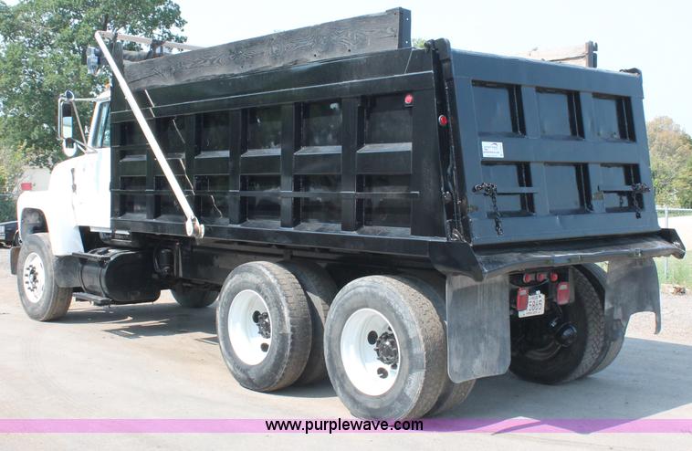 image for item C2601 1997 Ford LT8000F dump truck