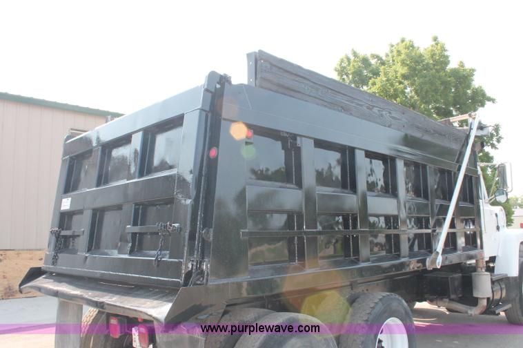 image for item C2601 1997 Ford LT8000F dump truck