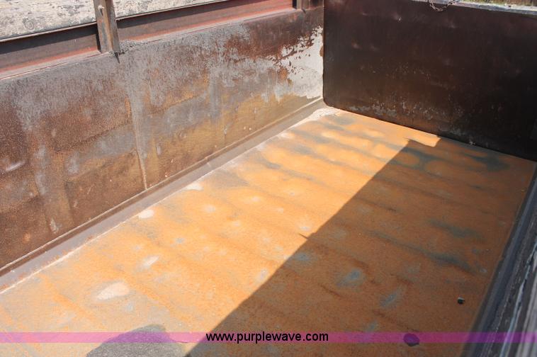 image for item C2601 1997 Ford LT8000F dump truck