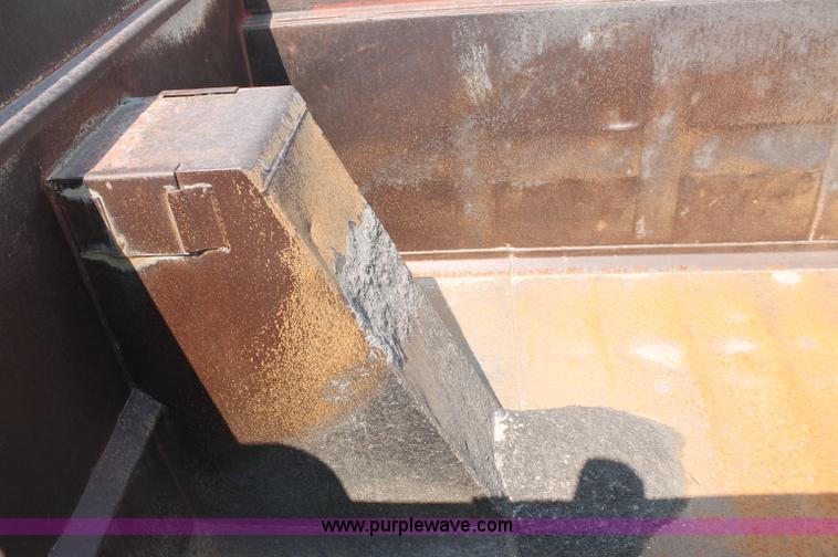 image for item C2601 1997 Ford LT8000F dump truck