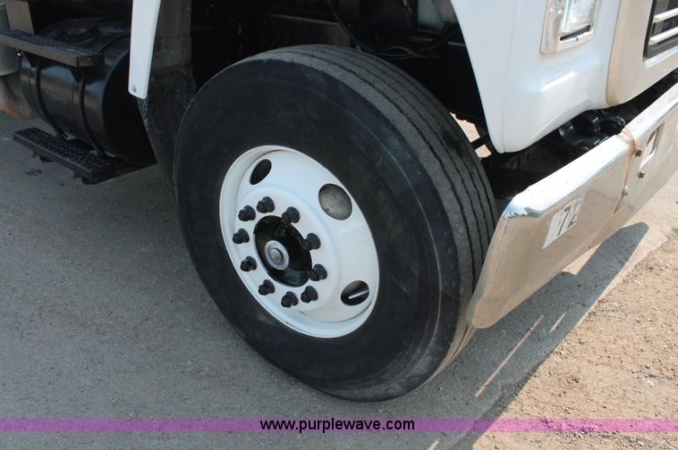 image for item C2601 1997 Ford LT8000F dump truck