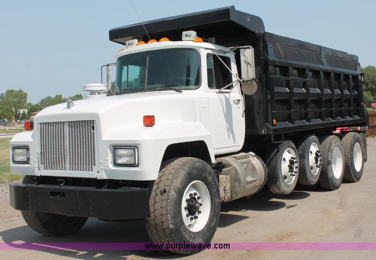 image for item C2602 1999 Mack RD688S dump truck